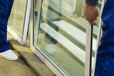 Commercial Glass Repair Technician in Tampa, FL